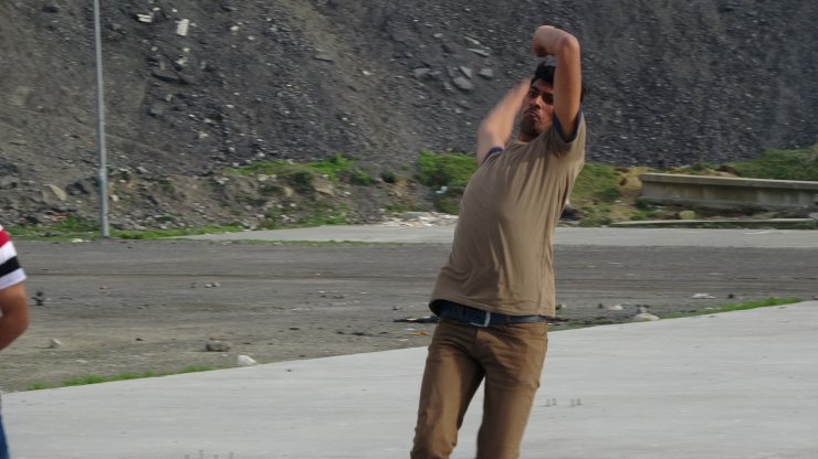 Pakistanlılar ve Afganlar, ülkelerinde adeta milli bir spor olan İngiliz oyunu kriketi unutmadı