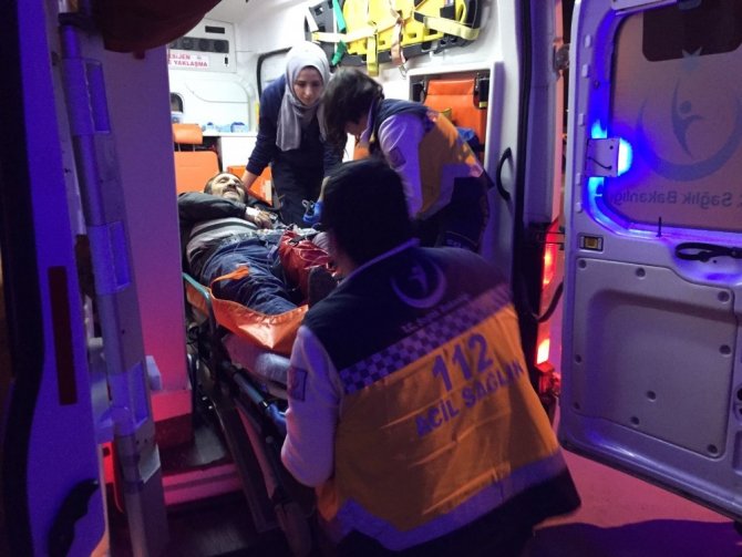 Sakarya'nın Akyazı ilçesinde Yunus K bacağından silahla vurularak yaralandı