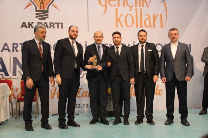 Soylu:Nazım'ın etkisiz hale getirdiği teröristin leşini jandarmamız gömüldüğü yerden çıkarttı"