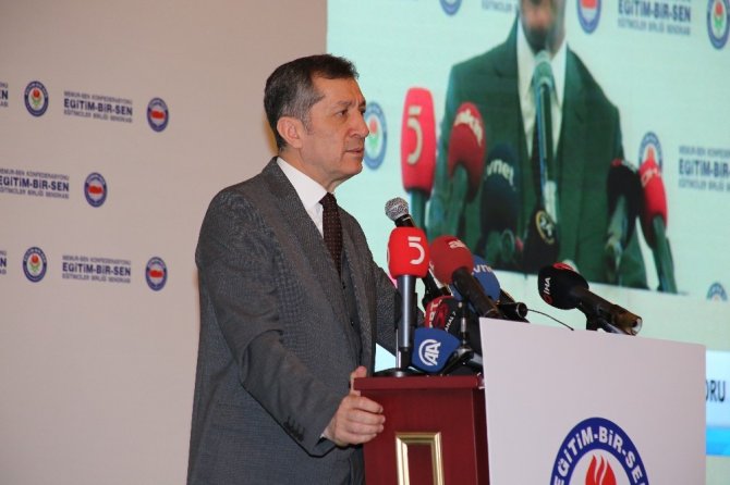 Bakan Selçuk: "Hemen sistemin tümüyle dönüştürülmesinin çok da rasyonel olmadığını düşünüyoruz"