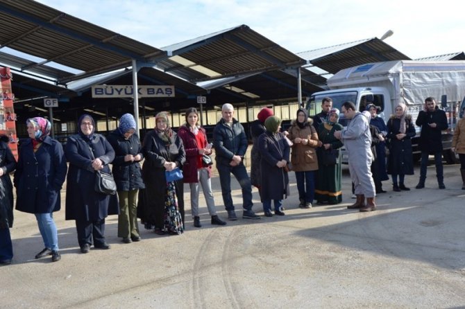 34 çiftçiye 5'er düve olmak üzere toplam 170 düve kura çekilerek törenle dağıtıldı