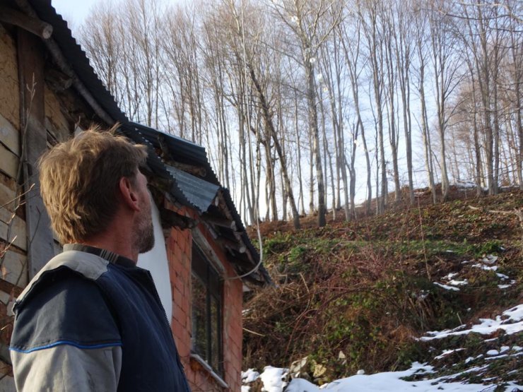 KÜTAHYA'nın Domaniç ilçesine bağlı Safa köyünde Köylüler ayı nöbetinde