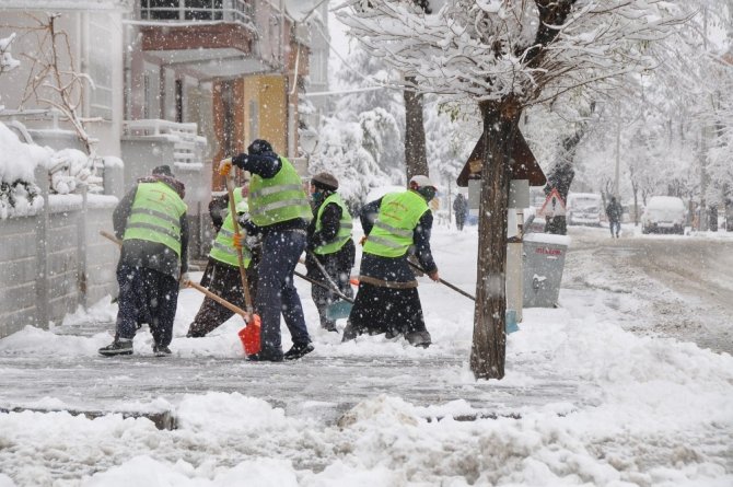Akşehir Belediyesinden kar temizliği çalışmaları / 26.12.2018