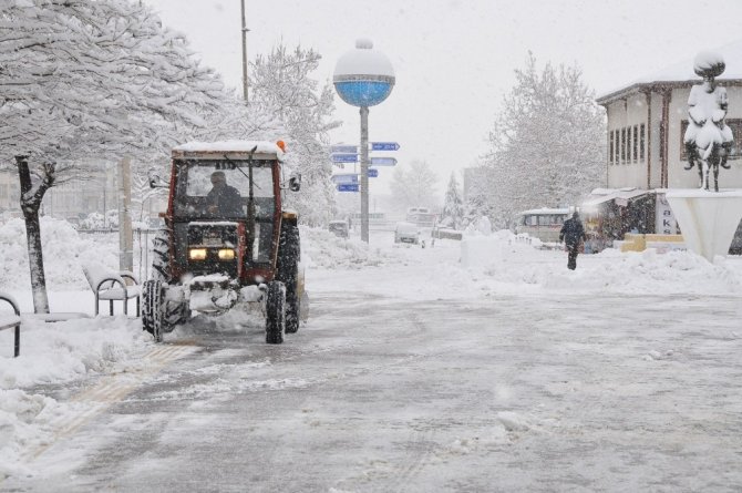 Akşehir Belediyesinden kar temizliği çalışmaları / 26.12.2018