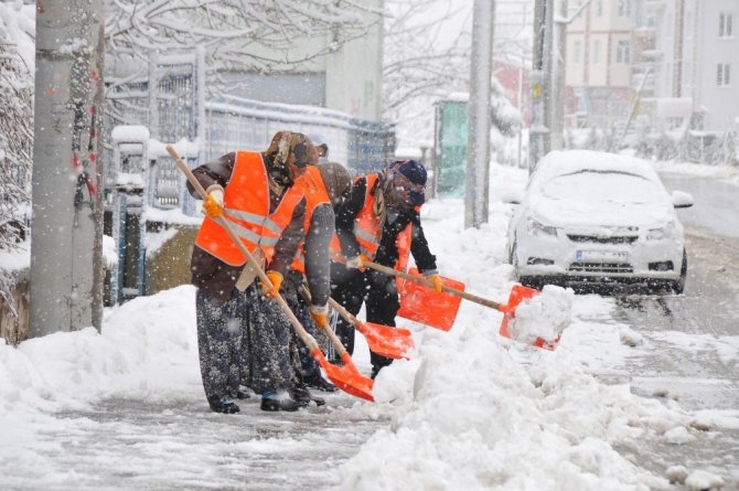 Akşehir Belediyesinden kar temizliği çalışmaları / 26.12.2018