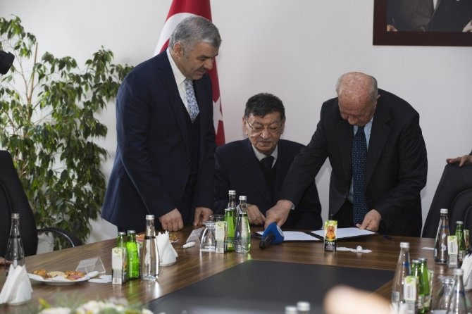 Başkan Çelik’ten, "Devlet Hastanesi’nin olduğu alan Nuh Naci Yazgan Tıp Fakültesi olsun" önerisi