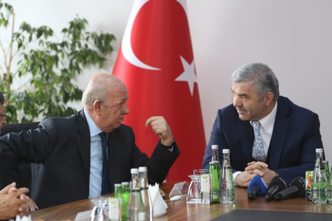 Başkan Çelik’ten, "Devlet Hastanesi’nin olduğu alan Nuh Naci Yazgan Tıp Fakültesi olsun" önerisi