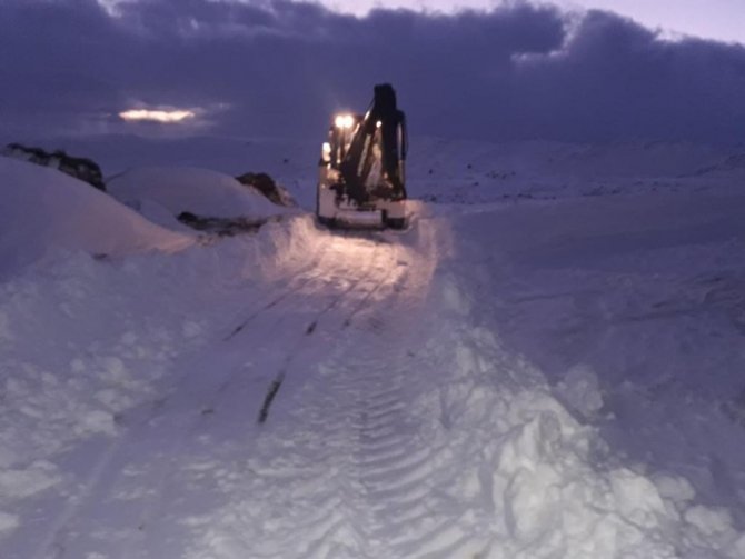 Çaldıran’da karla mücadele çalışması "karla mücadele çalışması aralıksız devam ediyor"