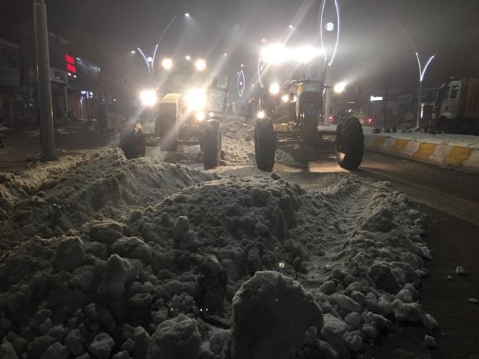 Çaldıran’da karla mücadele çalışması "karla mücadele çalışması aralıksız devam ediyor"