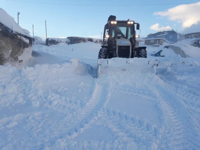 Çaldıran’da karla mücadele çalışması "karla mücadele çalışması aralıksız devam ediyor"