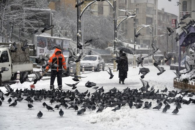 Gümüşhane’de kar yağışı "engelli ve hamile kamu görevlileri öğleden sonra idari izinli sayılacak"