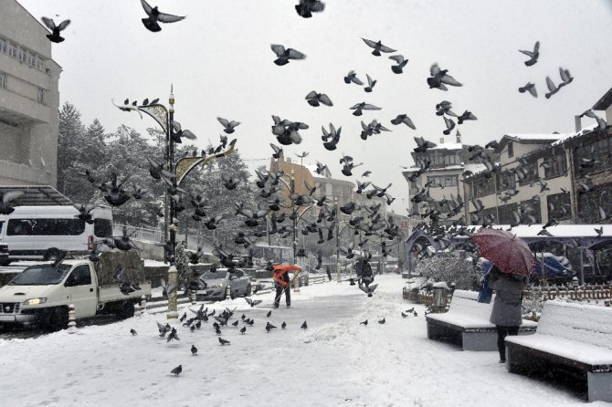 Gümüşhane’de kar yağışı "engelli ve hamile kamu görevlileri öğleden sonra idari izinli sayılacak"