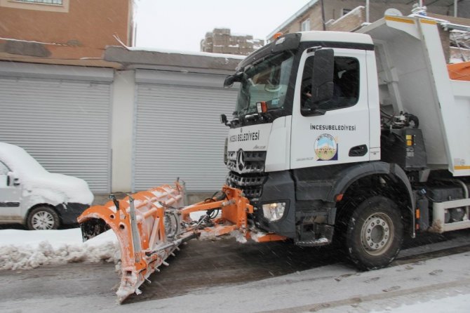 İncesu Belediyesi Fen İşleri Müdürlüğünce karla mücadele çalışmaları başladı