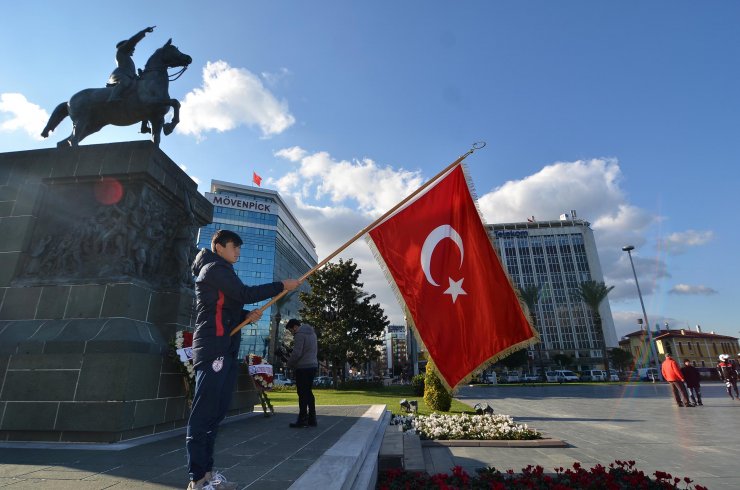 İZMİR'in Cumhuriyet'le yaşıt kulübü Altınordu, 95. kuruluş yıldönümünü sade bir törenle kutladı.