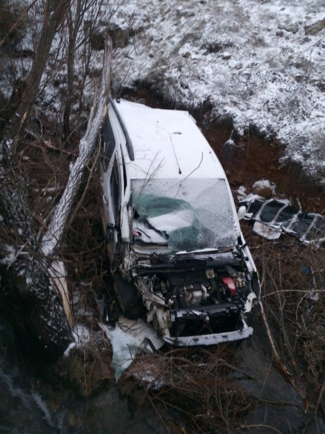 Kayseri'nin Yahyalı ilçesinde Otomobil dereye uçtu: 1 kişi öldü