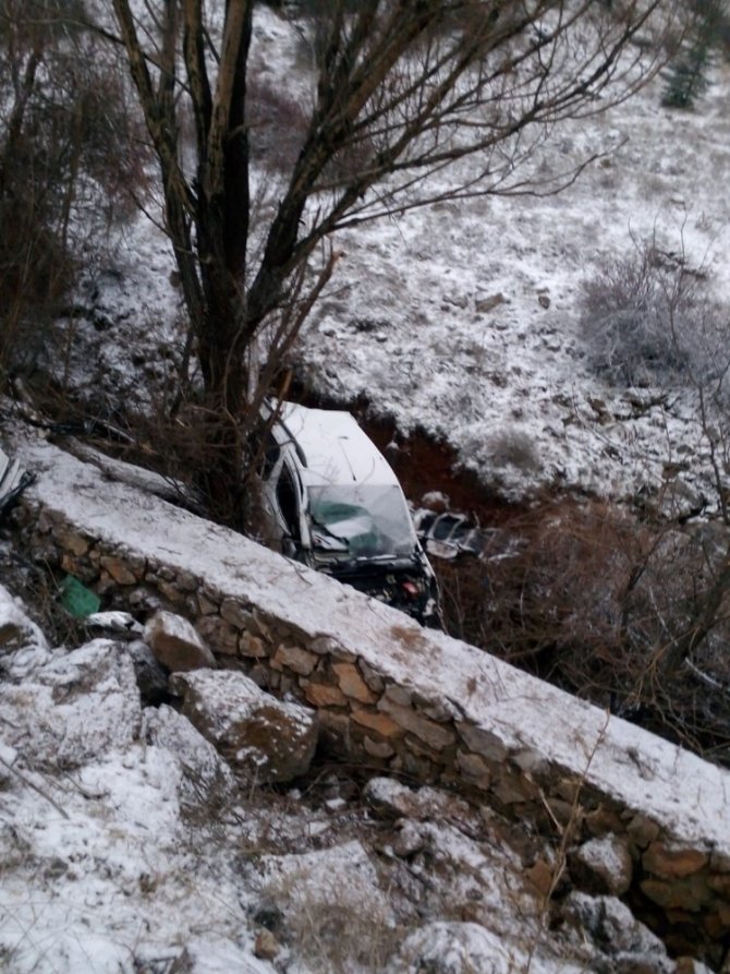 Kayseri'nin Yahyalı ilçesinde Otomobil dereye uçtu: 1 kişi öldü