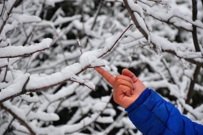 Manisa'nın bin 517 rakımlı Spil Dağı beyaz gelinliğe büründü