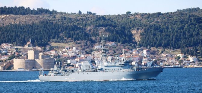 Rus Donanması'na ait "Ivan Khursk" adlı savaş gemisi Çanakkale Boğazı’ndan geçti