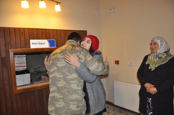 Suriye sınırına zırhlı personel taşıyıcı (GZPT) sevkiyatı