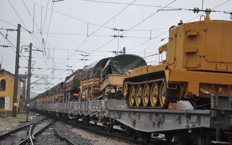 Suriye sınırına zırhlı personel taşıyıcı (GZPT) sevkiyatı