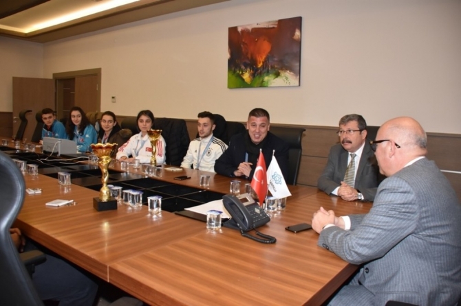 “Süper” judocular Başkan Eşkinat ile buluştu