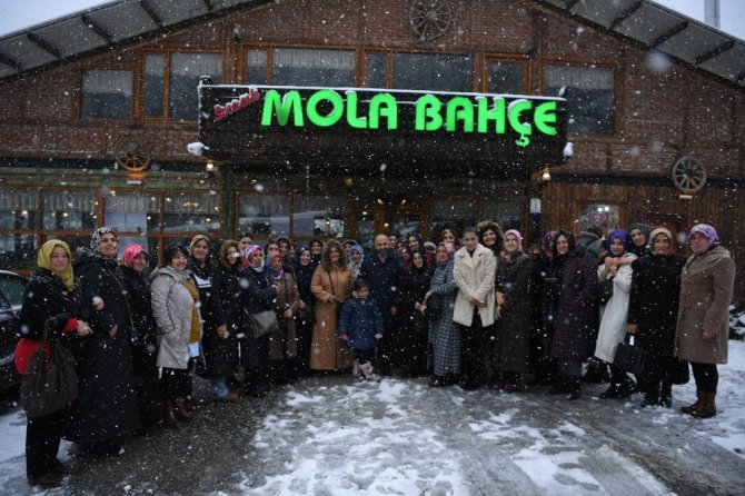 Başkan Üzülmez "Kadınlarımız ne kadar mutlu ve sağlıklı olursa o yuva sağlıklı ve dinç olmaktadır"