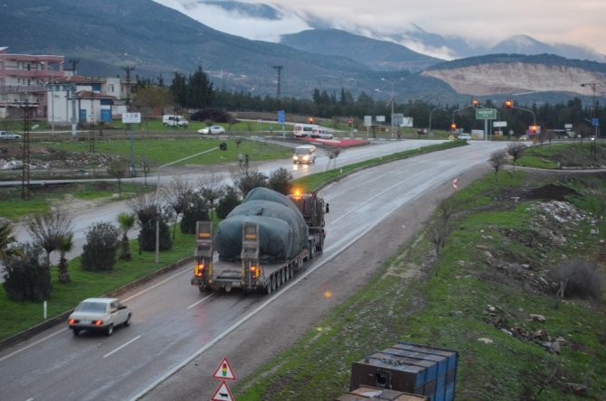 Askeri araçlar Kırıkhan'dan ve Hassa ilçelerinden geçerek Kilis'e doğru hareket etti.
