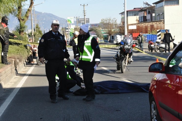 AYDIN'ın Nazilli ilçesinde Yolun karşısına geçmek isterken canından oldu