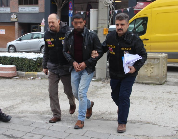 ESKİŞEHİR'de 9 bin lira değerinde kablo çaldıkları öne sürülen 3 kişi yakalandı.