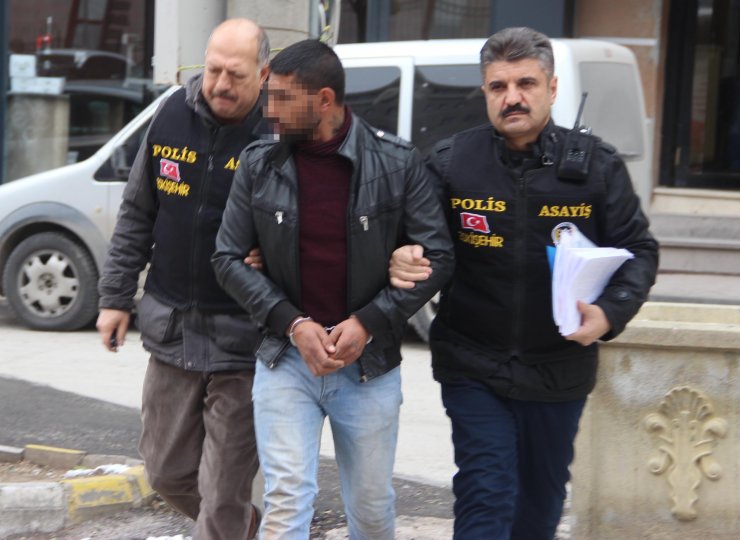 ESKİŞEHİR'de 9 bin lira değerinde kablo çaldıkları öne sürülen 3 kişi yakalandı.