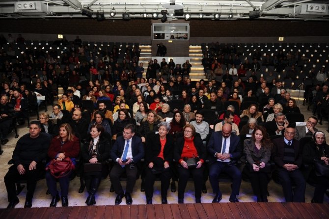 İzmir'in Karşıyaka ilçesinde Organ bağışçısı, doktor ve hasta aynı sahnede