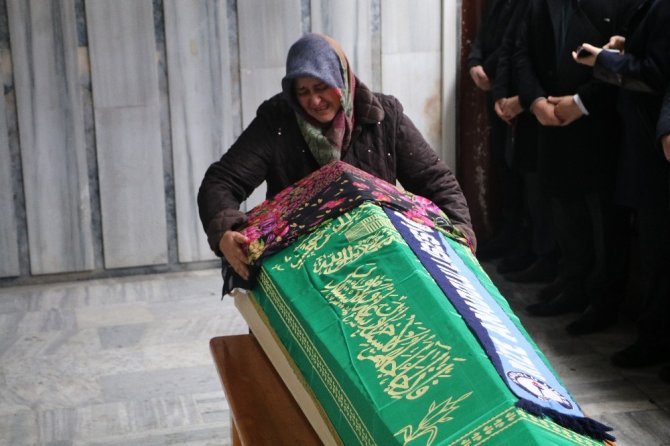 Nazan öğretmen öğrencilerinin ve meslektaşlarının gözyaşları ile memleketi Ankara'ya uğurlandı