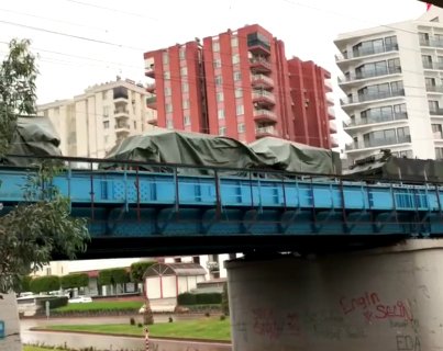 TSK personeli tarafından vagonlara yüklenen askeri araçlar, Adana'dan geçirildi