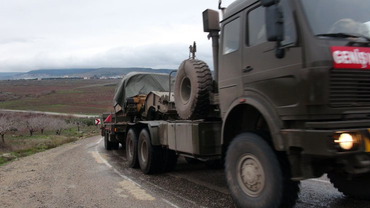TÜRK Silahlı Kuvvetleri'nce (TSK) Suriye'nin Menbiç bölgesine, tank ve zırhlı araç sevkiyatı yapıldı.