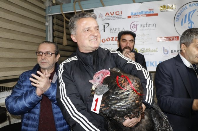 41 yıldır düzenlenen okey turnuvasının şampiyonuna "Baba Hindi" hediye edildi