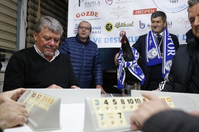 41 yıldır düzenlenen okey turnuvasının şampiyonuna "Baba Hindi" hediye edildi