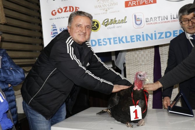 41 yıldır düzenlenen okey turnuvasının şampiyonuna "Baba Hindi" hediye edildi