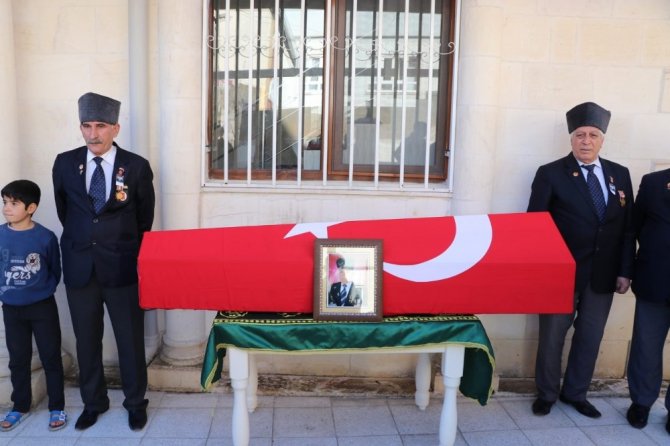 90 yaşında hayatını kaybeden Kore Gazisi Kerimoğlu son yolculuğuna uğurlandı