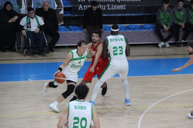 Düzce Belediyespor Erkek Basketbol takımı Yalova Belediyespor'u 19 sayı farkla maülup etti