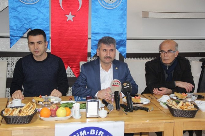 Eğitim-Bir-Sen Malatya Şubesi yeni yönetimi basın mensuplarıyla kahvaltıda bir araya geldi