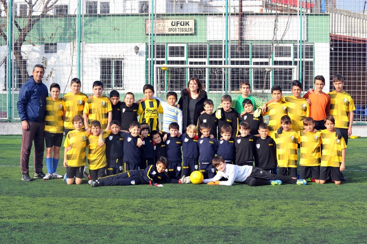 Futbolcu fabrikası kulübün kadın başkanı sporcuların hem annesi, hem eğitmeni oldu