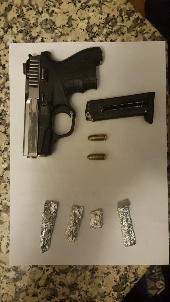 Kuşadası Polisi Kuşadası’nda çeşitli suçlardan aranan 3 kişiyi yakaladı