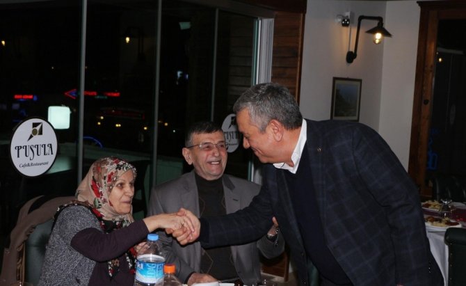 Özer Kayalı, yeni yıl nedeniyle Kuşadası Belediyesi Huzurevi sakinleriyle buluştu