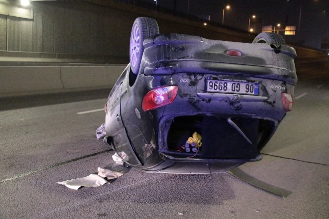 Ankara'da alt geçitte 4 aracın karıştığı zincirleme trafik kazasında 5 kişi yaralandı