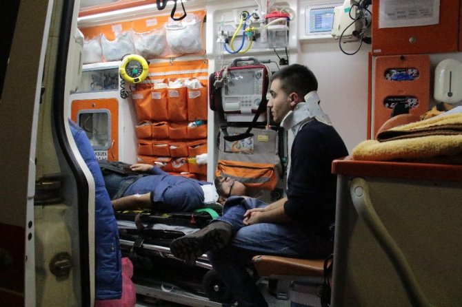 Ankara'da alt geçitte 4 aracın karıştığı zincirleme trafik kazasında 5 kişi yaralandı