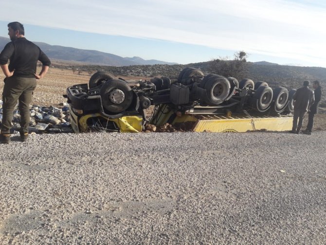 Antalya'nın Korkuteli ilçesinde meydana gelen trafik kazasında 1 kişi hayatını kaybetti.