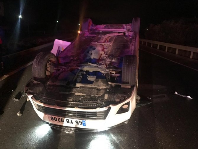 Manisa'nın Kırkağaç ilçesinde Otomobiller çarpıştı: 3 yaralı