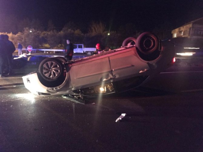 Manisa'nın Kırkağaç ilçesinde Otomobiller çarpıştı: 3 yaralı