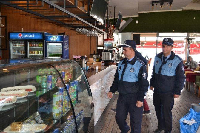 Alanya Belediyesi, 2019 yılına sayılı saatler kala eğlence mekanlarını denetledi.