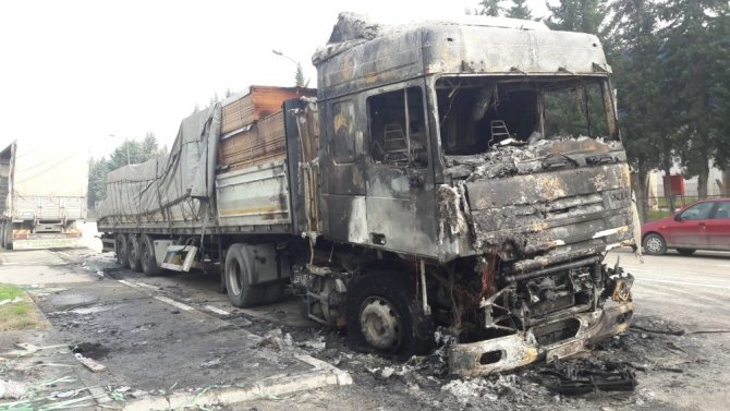 Bursa'nın İnegöl ilçesinde Park halindeki tır yandı